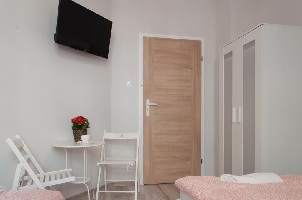 Hostel Mango Познан Екстериор снимка