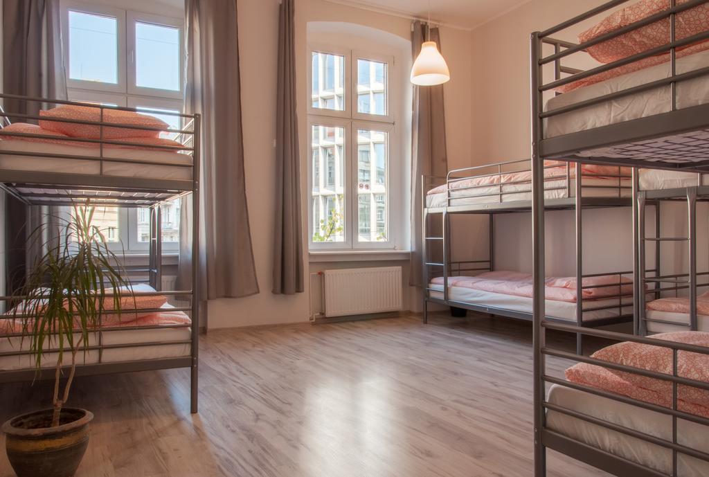 Hostel Mango Познан Екстериор снимка